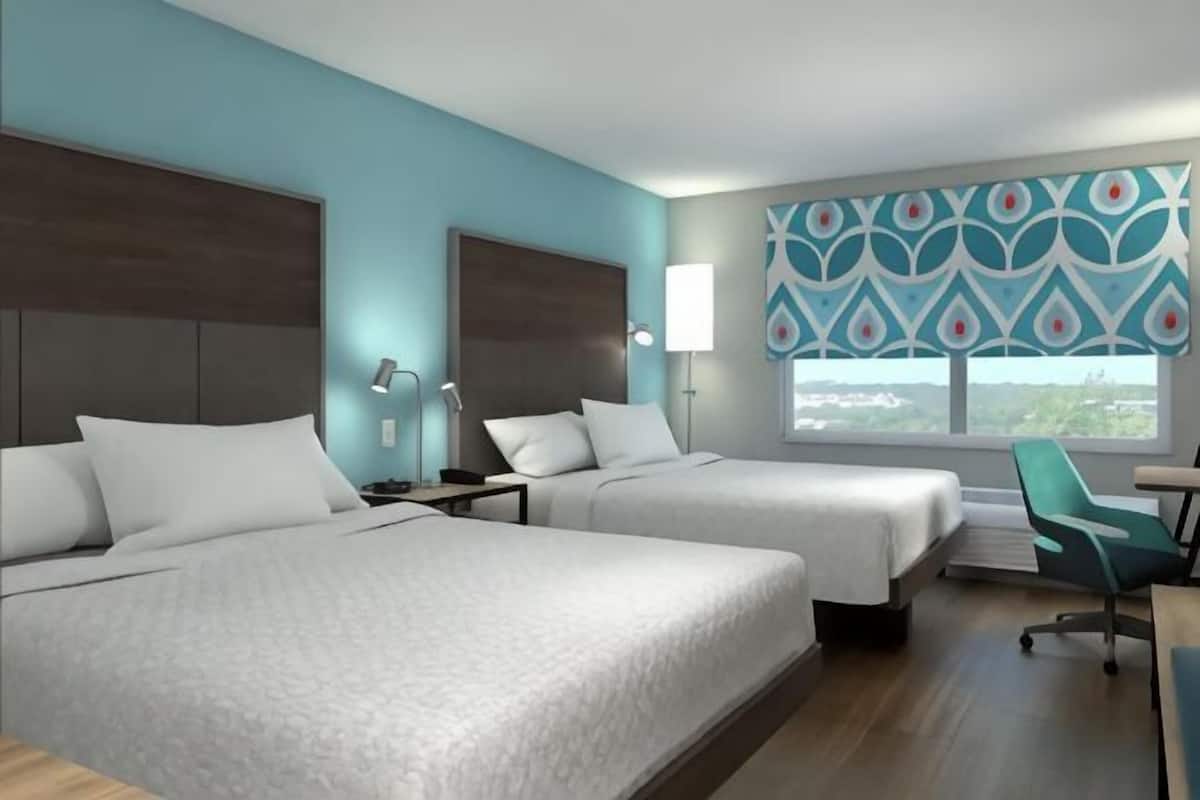 Escritorio, espacio para trabajar con laptop y wifi gratis