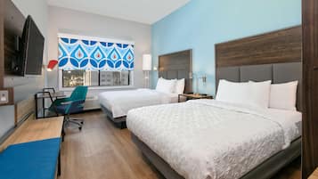 Habitación, 2 camas de matrimonio | Escritorio, espacio para trabajar con un portátil, wifi gratis