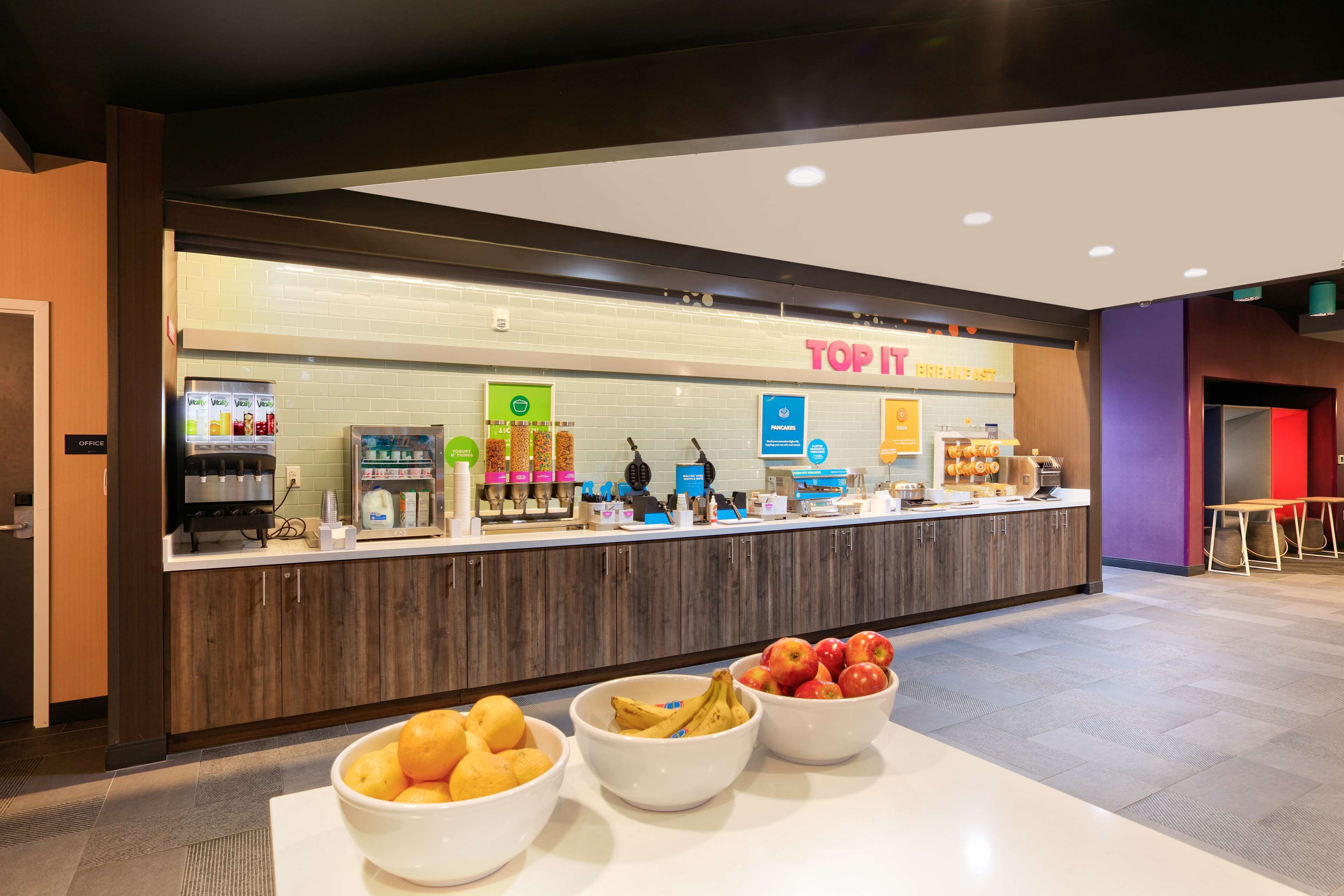 Café da manhã com buffet grátis todos os dias