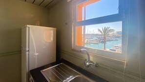 Réfrigérateur, micro-ondes, four, lave-vaisselle