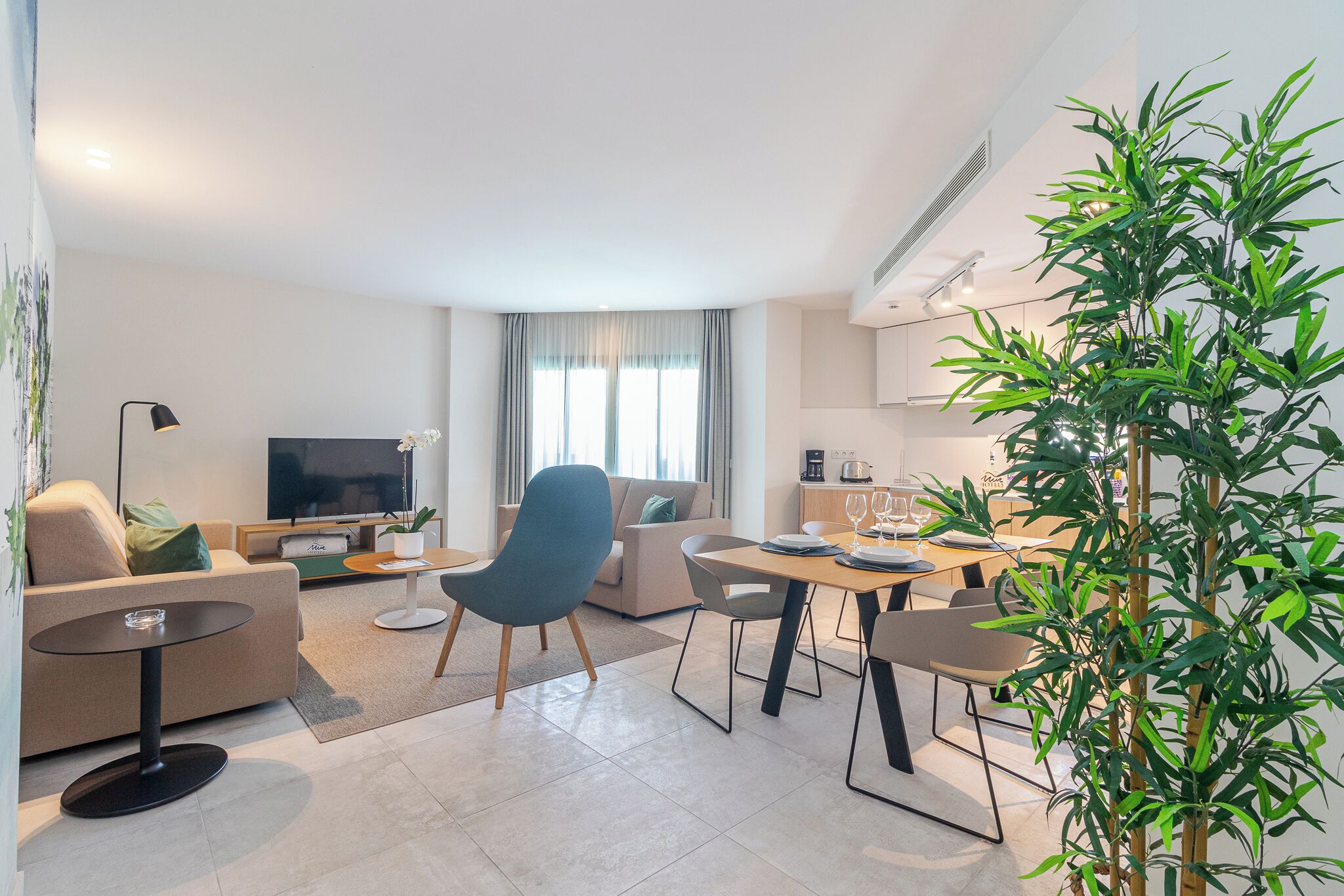 42-Zoll-Smart-TV mit Satellitenempfang, Fernseher