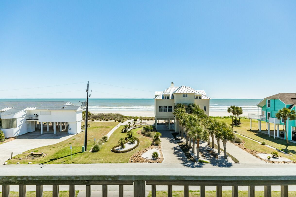 Beautiful Family Home with an Amazing Ocean View!