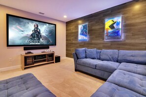 Smart TV, video games, video library - 10 Mins Disney/Games Room/Arcade Machine/Private Pool and Spa/7 Kings!!Themed (Kissimmee)