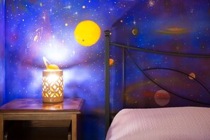 1 makuuhuone, työpöytä, Wi-Fi, vuodevaatteet