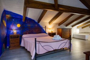 1 bedroom, desk, WiFi, bed sheets