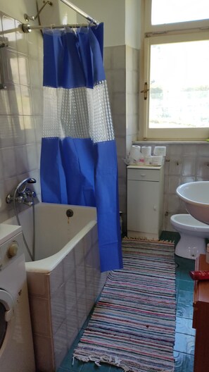 Combined shower/bathtub, bidet - Sestino, Sasso di Simone Natural Park (Sestino)