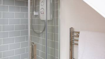 Estudio familiar | Baño | Ducha, secador de pelo y toallas
