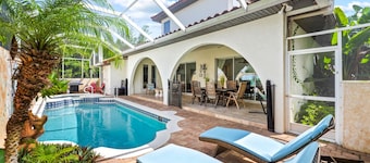 Safari by Sea | Heated Pool & Spa âą Walk to Beach