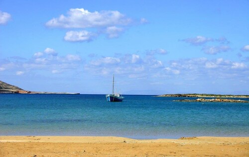 Beachfront Bocamviglies Room - Naoussa Sunny Suite