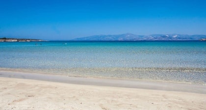 Beachfront Bocamviglies Room - Naoussa Sunny Suite