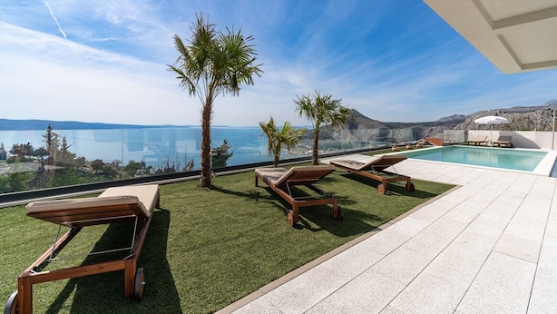 A rooftop terrace with artificial grass, lounge chairs, a pool, and a view of the sea and mountains. - Villa BAMM with heated 36sqm pool, 5 en-suite bedrooms, and panoramic sea views (Borak)