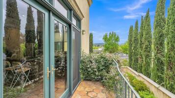 Casa, 3 habitaciones | Balcón