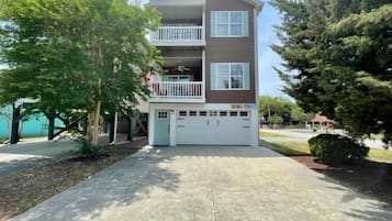 House, 4 Bedrooms | Exterior