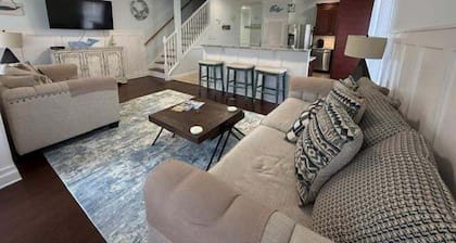 121 B 7th Ave South 4 Bedroom Home by RedAwning