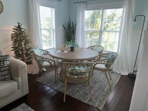 Casa, 4 habitaciones | Restaurantes