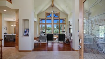 Rumah, 5 kamar tidur | Ruang keluarga