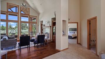 Rumah, 5 kamar tidur | Ruang keluarga