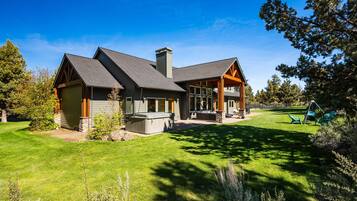 House, 5 Bedrooms | Exterior