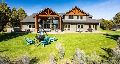 Family-Friendly Dara Oaks Home with Private Hot Tub and BBQ on the Deck by RedAwning