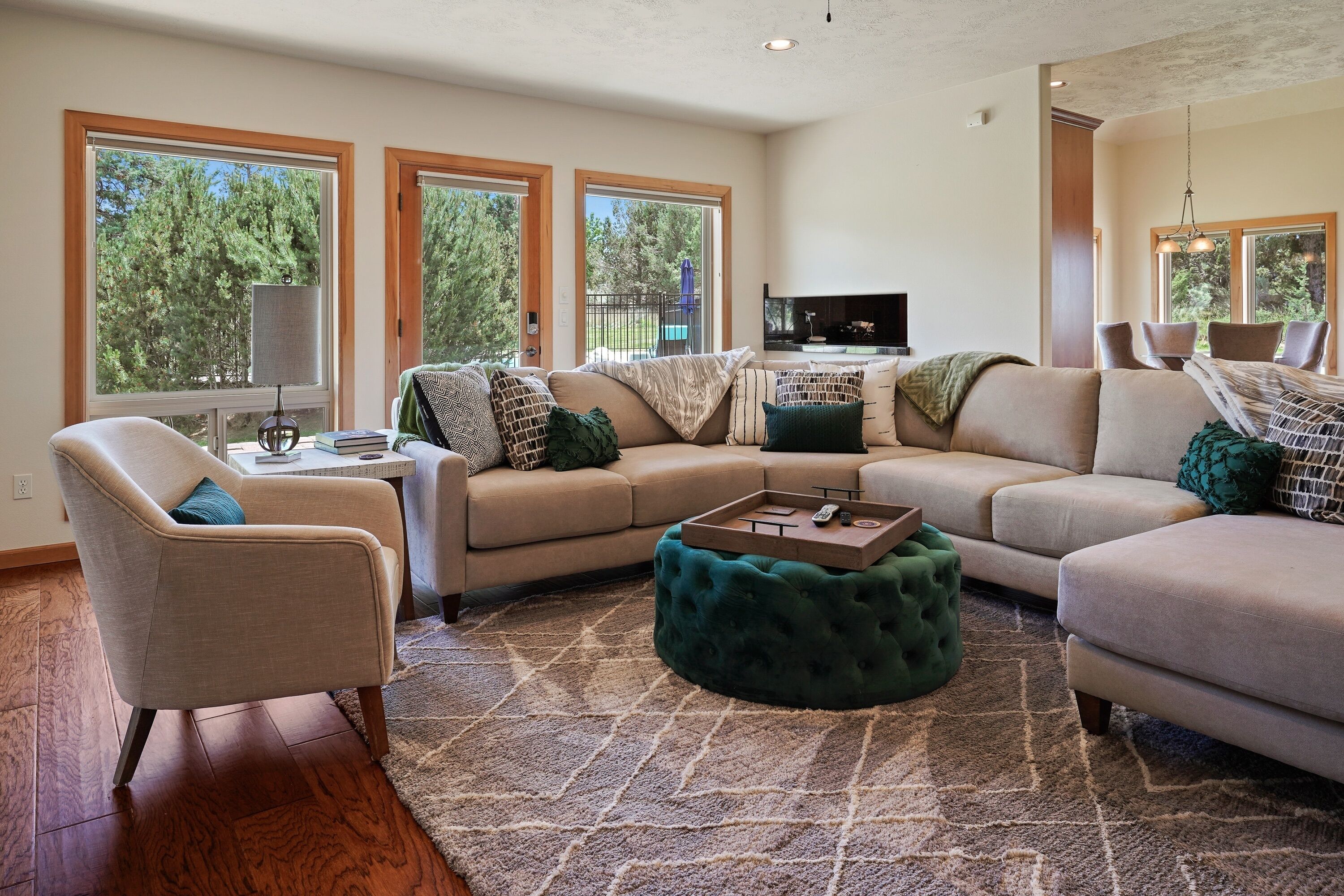 House, 5 Bedrooms | Living room