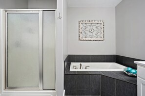 Ferienhaus, 2 Schlafzimmer | Badezimmer | Handtücher, Shampoo