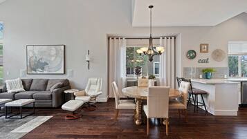 House, 2 Bedrooms | Living room