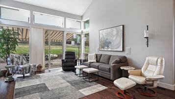 House, 2 Bedrooms | Living area