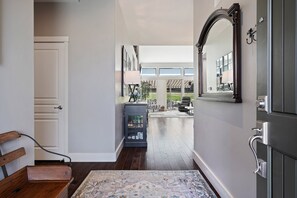 House, 2 Bedrooms | Interior - Village 62 Gorgeous Remodeled Townhouse with Firepit on the Backyard by RedAwning (Redmond)