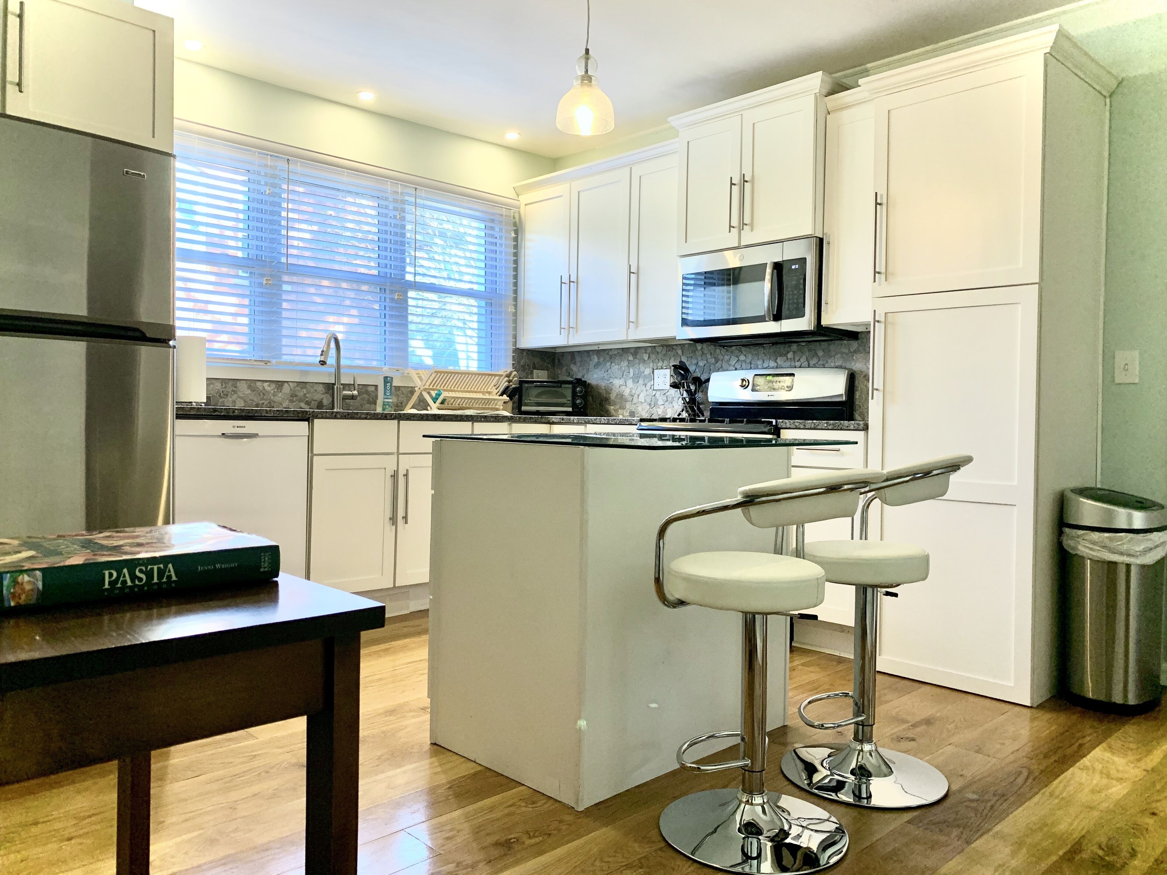 2 Bedrooms 1 Bathroom Saratoga Charmer - Walk Downtown and Farmer’s Market