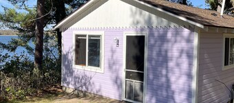 Rainbow's End Resort - Lakefront Cottages – Newly Remodeled with Private Beach