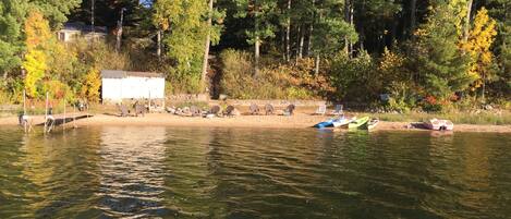 Plage à proximité, chaises longues