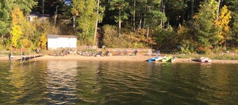 Rainbow's End Resort - Lakefront Cottages – Newly Remodeled with Private Beach