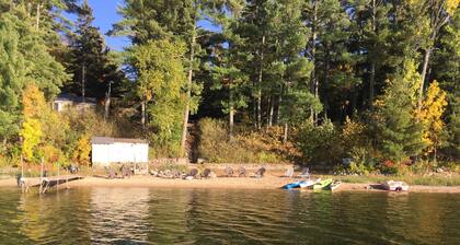 Rainbow's End Resort - Lakefront Cottages – Newly Remodeled with Private Beach