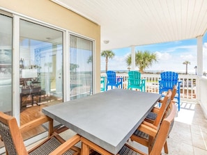 Outdoor dining