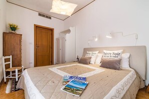 4 soverom, strykejern/-brett og sengetøy