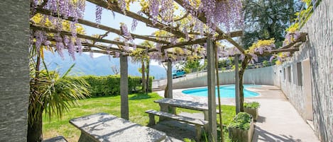 Family Apartment, 2 Bedrooms, 2 Bathrooms, Mountainside (Casa monti belvedere - Locarno Monti) | Pool | Seasonal outdoor pool