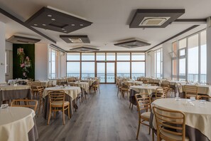 Petit déjeuner buffet compris tous les jours