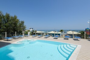 Piscine extérieure (ouverte en saison)