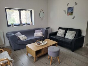 Tv och ett bordtennisbord