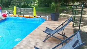 Utomhuspool och uppvÀrmd pool