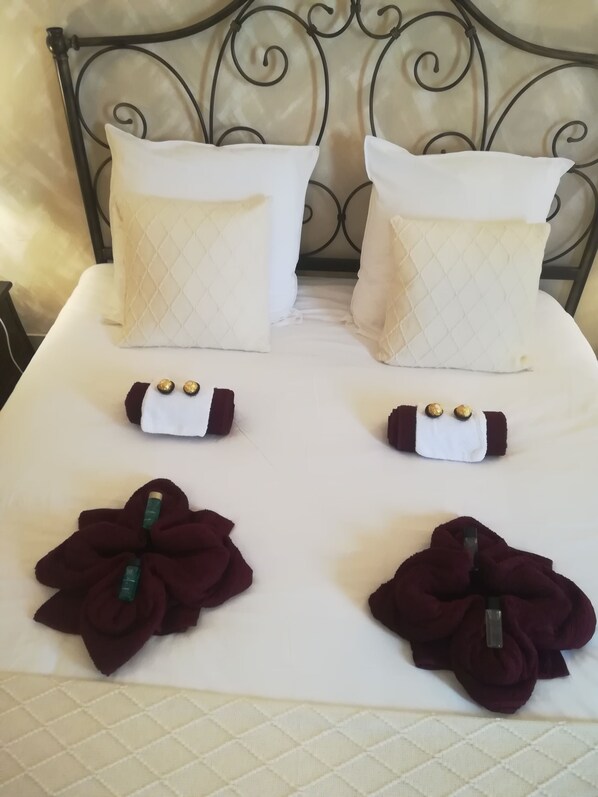 3 bedrooms, iron/ironing board, travel cot, WiFi