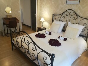 3 bedrooms, iron/ironing board, travel crib, WiFi