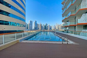 Outdoor pool - Brand new Studio With Balcony in Business Bay (Dubai)