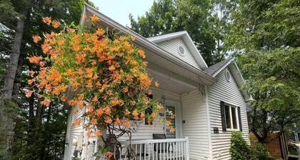 Le Loup - Rustic luxury cottage in North Hatley