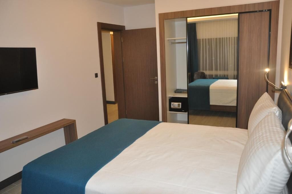 In-room safe, desk, laptop workspace, blackout curtains