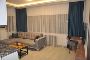 42-inch LCD TV with satellite channels, TV - Golaz Suit Otel (Ankara)