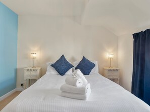 3 bedrooms, iron/ironing board, free WiFi, bed sheets