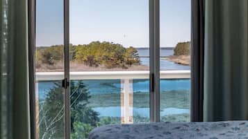 3 bedrooms, desk, iron/ironing board, WiFi