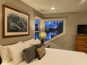 4 bedrooms, desk, iron/ironing board, travel crib