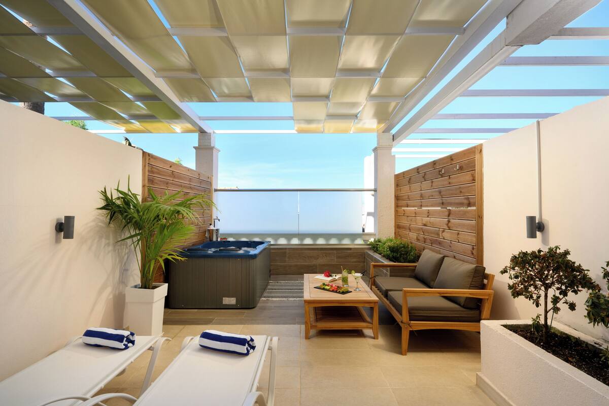 Superior Spa Room | 浴室 | 浴袍、拖鞋、毛巾
